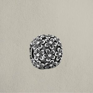 PANDORA AUTHENTIC STERLING SILVER PERFECT POISES DAISY CHARM